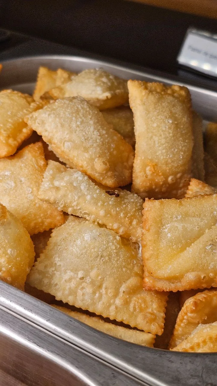 Petiscos fritos crocantes do rodízio